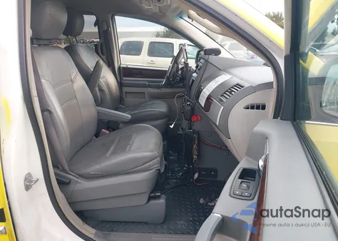 2010 Chrysler Town & Country Touring from USA, damaged, VIN 2A4RR5D14AR245575